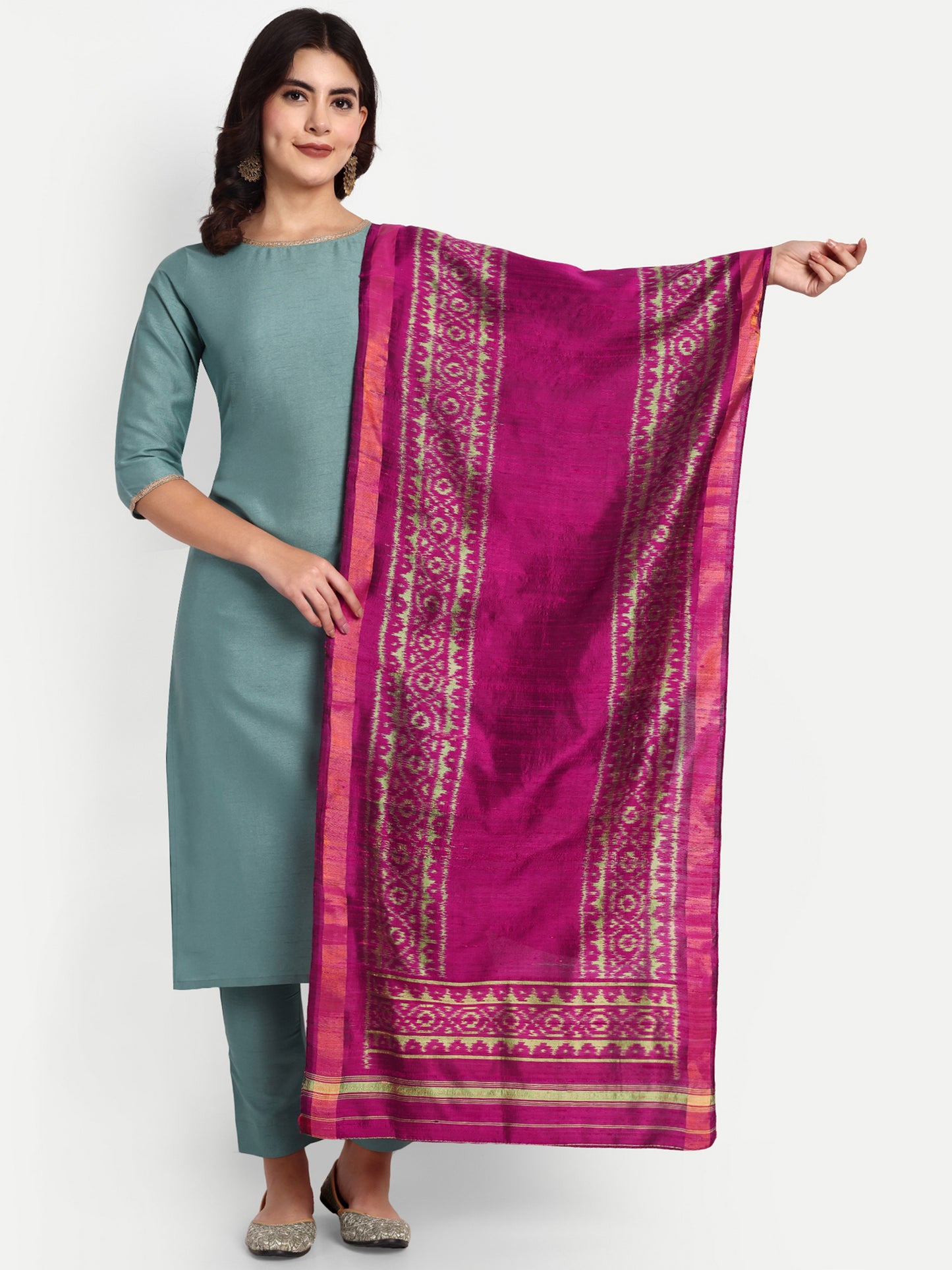 Handwoven Magenta Patan Patola Silk Stole | Single Ikat Geometric Design