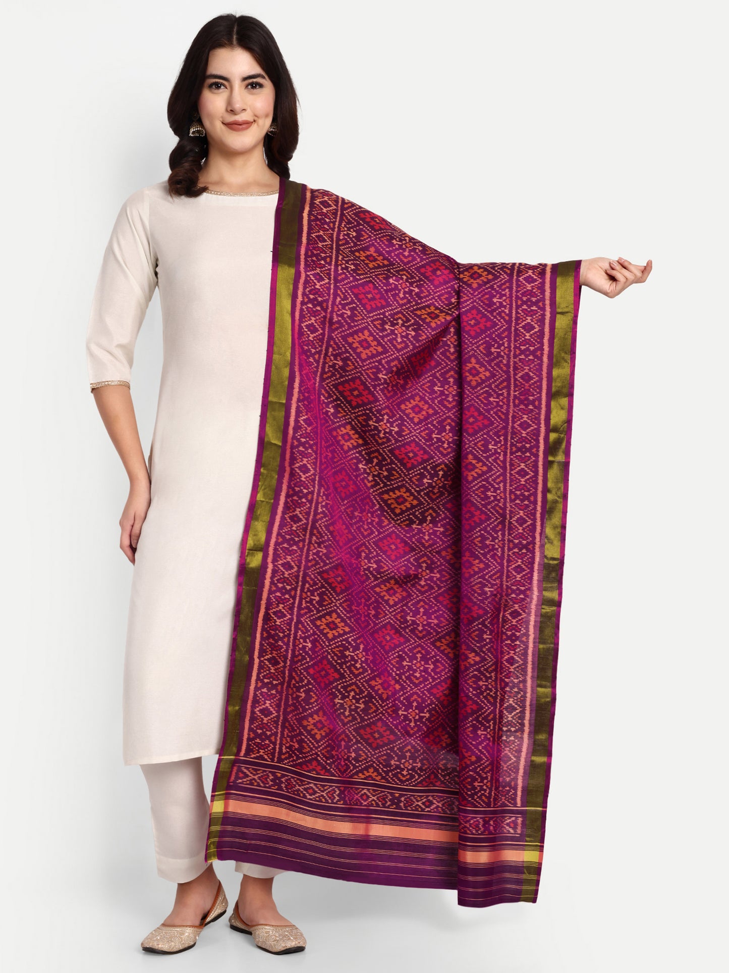 Handwoven Purple Patan Patola Silk Dupatta | Single Ikat Geometric Diamond Pattern