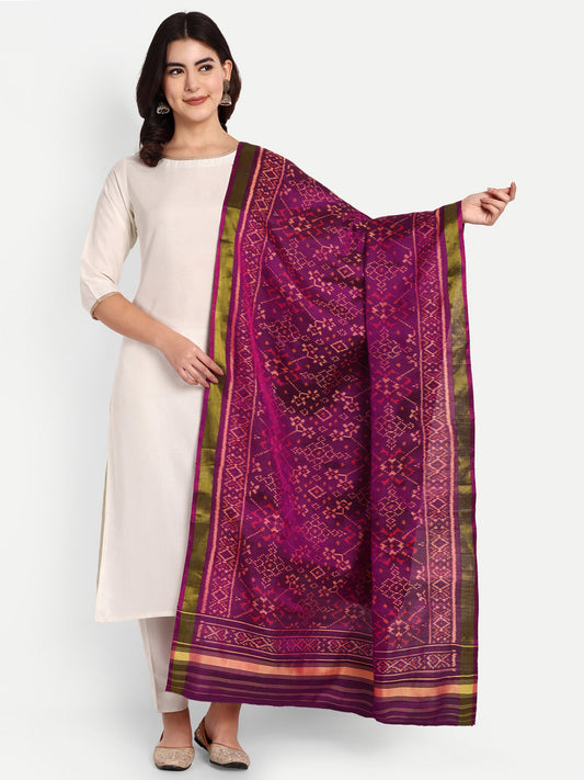 Elegant Magenta Patan Patola Silk Dupatta | Single Ikat with Geometric Jaal Motif