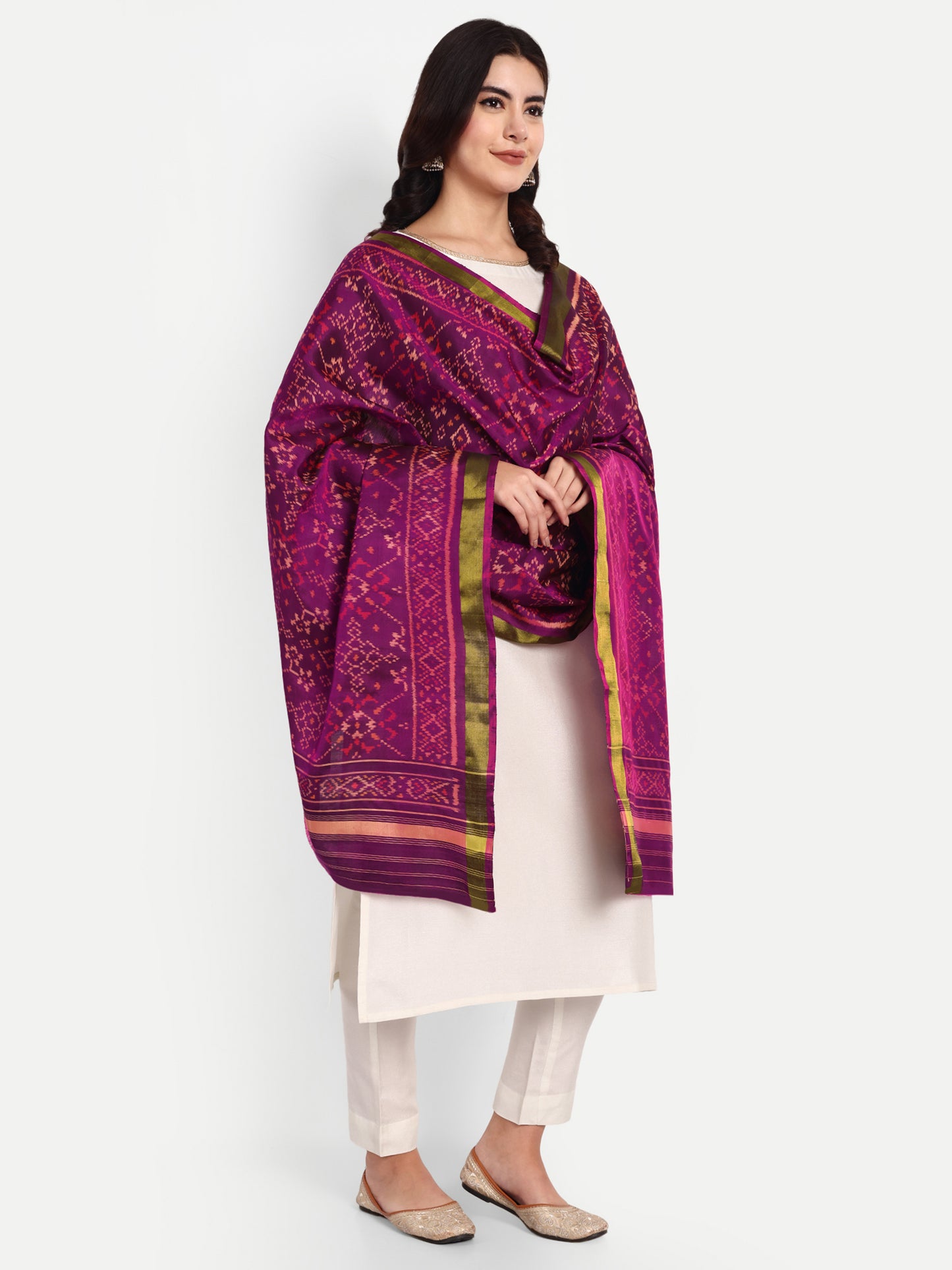Elegant Magenta Patan Patola Silk Dupatta | Single Ikat with Geometric Jaal Motif