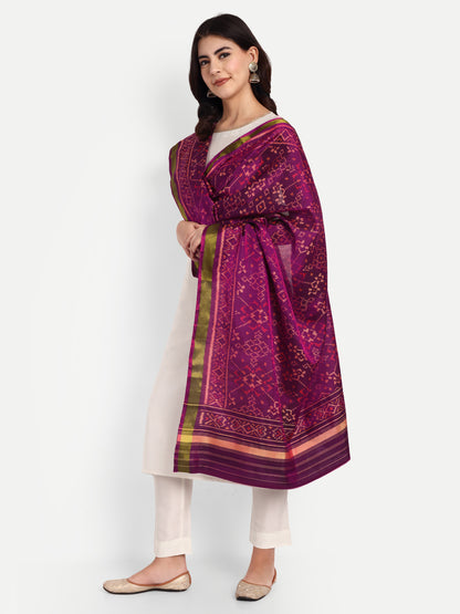 Elegant Magenta Patan Patola Silk Dupatta | Single Ikat with Geometric Jaal Motif