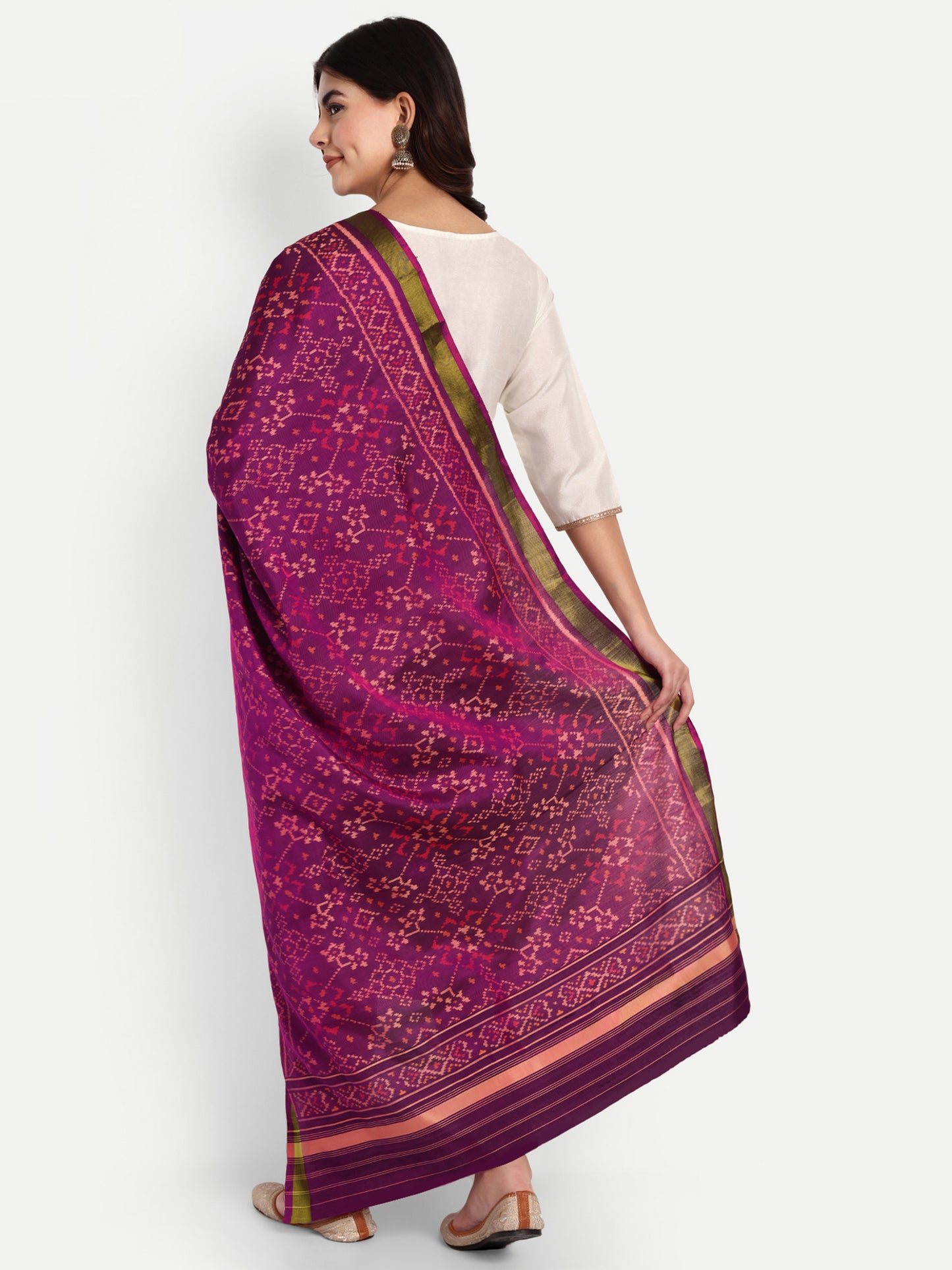 Elegant Magenta Patan Patola Silk Dupatta | Single Ikat with Geometric Jaal Motif