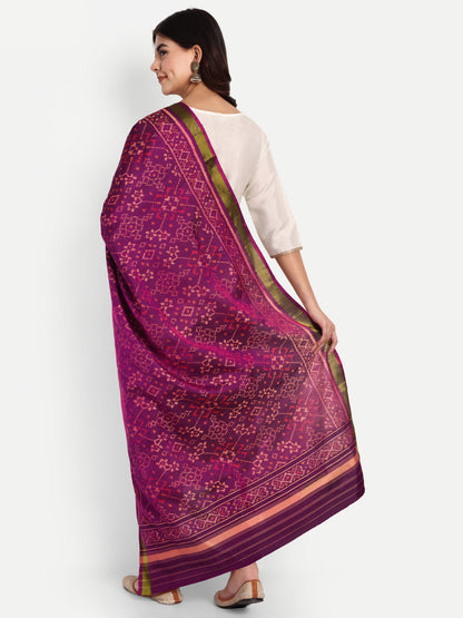 Elegant Magenta Patan Patola Silk Dupatta | Single Ikat with Geometric Jaal Motif